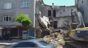 Sancaktepe'de 4 katlı bina tahliye edildi