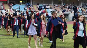 Akdeniz Üniversitesi'nde öğrenciler mezuniyet sevinci yaşadı