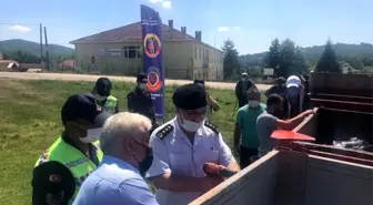 12 traktöre 24 adet reflektör takıldı