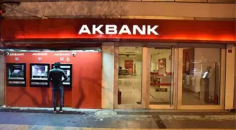 Akbank'taki krizin perde arkası! Domino etkisi yaratan felaket, yazılım güncellemesi ile başlamış