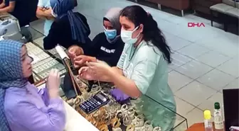 ARNAVUTKÖY'DE KADINLAR DAKİKALAR İÇİNDE 16 ALTIN ZİNCİRİ BÖYLE ÇALDI