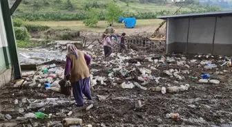 Baraj kapakları açıldı: Evler sular altında kaldı