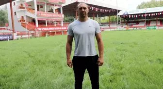 Başpehlivan Ali Gürbüz merhum babasının yarım kalan hikayesini gerçekleştirmek istiyor