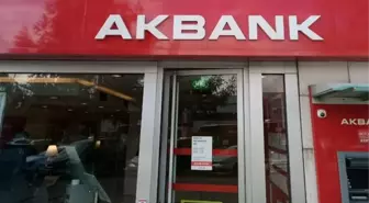 Dünya bankacılık tarihinde bir ilk! Akbank'ta sistem çökeli tam 31 saat oldu, tepkiler çığ gibi büyüyor