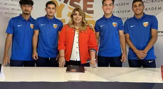Kayserispor, altyapıdan 4 oyuncuyla profesyonel sözleşme imzaladı