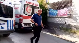 Kendini odaya kilitleyen bıçaklı kişiyi polis ikna etti