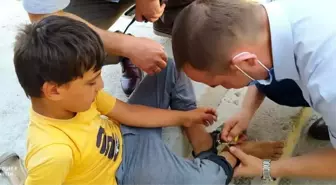Son dakika haberi: Oynarken bulup taktığı polis kelepçesinden itfaiye kurtardı