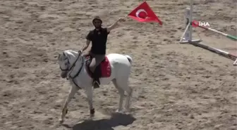 Özel çocuklar ilk kez ata binmenin heyecanını yaşadı