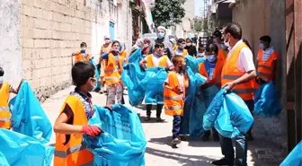 Şanlıurfa'nın Siverek İlçesinde Yaz Kuran Kursu Öğrencileri, Çevre Bilincinin Aşılanması Amacıyla Cadde ve Sokaklarda Temizlik Yaptı