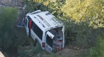 Son dakika gündem: Isparta'da hafif ticari aracın devrilmesi sonucu 1'i bebek 2 çocuk öldü, 6 kişi yaralandı