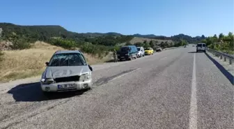 Takla atan otomobildeki baba- oğul yaralandı