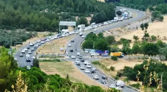 Aydın'da başlayan araç kuyruğu Muğla'ya kadar devam etti