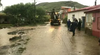 Son dakika haberi: ARDAHAN'DA SEL; EVLERİ SU BASTI