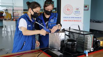 Edirne'de Deneyap Teknoloji Atölyesi'nde eğitim gören ikiz kardeşler 'yapay su üretebilen mekanizma' tasarladı