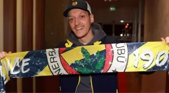 Fenerbahçeliler FIFA 22'nin kapağı için Mesut Özil'i birinci yapsa da EA, Mbappe'yi seçti