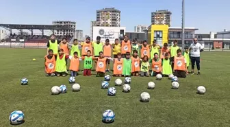 GSB'de Okulları'nda futbol ve futsal ilgi görüyor