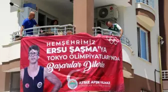 Tokyo Olimpiyatları'na katılacak sporcular Şaşma ve Şahutoğlu'na pankartlı destek