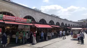 Eminönü esnafı 'bayram' yapıyor