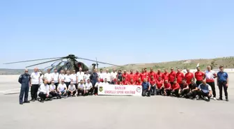 Emniyet teşkilatı gazileri, hava araçlarıyla Ankara turu yaptı