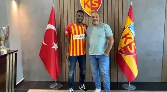 Lionel Carole formayı giydi