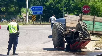 Otomobil ile çarpışan traktör ikiye ayrıldı: 1 yaralı