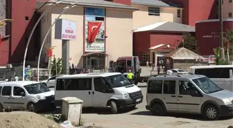 Son Dakika: Hakkari Emniyet Müdür Yardımcısı'nı şehit eden polisin, bir kadın polisi taciz ettiği ve tartışmanın bu yüzden çıktığı öne sürüldü