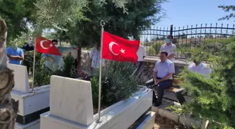 Elazığ'da 15 Temmuz şehidi Eyyüp Oğuz mezarı başında anıldı