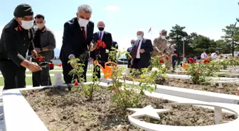 15 Temmuz Demokrasi ve Milli Birlik Günü'nde Garnizon Şehitliğinde Anma Programı Düzenlendi