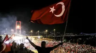 15 Temmuz marşı sözleri! 15 Temmuz Demokrasi Marşı sözleri nelerdir? 15 Temmuz gecesiydi, hava sıcaktı ile başlayan marş sözleri
