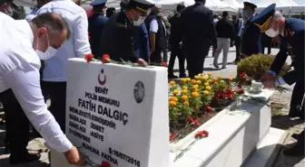 15 TEMMUZ ŞEHİDİ POLİS MEMURU FATİH DALGIÇ İÇİN MEZARI BAŞINDA ANMA