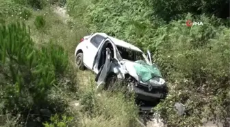 Çekmeköy'de tekeri patlayan otomobile, arkadan gelen otomobil çarptı: 2 yaralı