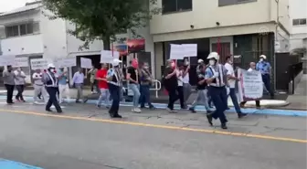 Japonya'da FETÖ'ye ait okulun önünde terör örgütü protestosu