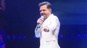 KENAN DOĞULU MASLAK'TA KONSER VERDİ