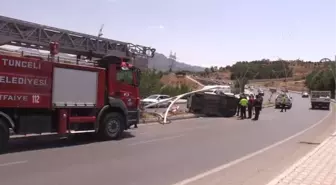 Hafif ticari araç elektrik direğine çarptı: 4 yaralı