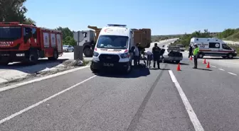 Hafriyat kamyonuna çarpan otomobilde 1 kişi öldü, 6 kişi yaralandı