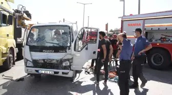 Manisa'da 2 kamyonet ve 1 tırın çarpıştığı kazada 3 kişi yaralandı