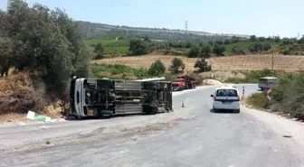 Mersin'de işçi servisi devrildi: 2 yaralı