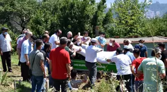 Denizde cesedi bulunan hastane görevlisi son yolculuğuna uğurlandı