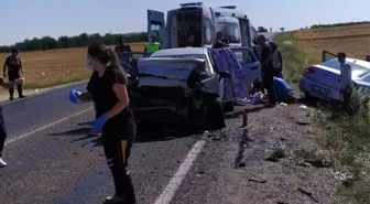 Afyonkarahisar'da iki otomobil çarpıştı: 8 yaralı