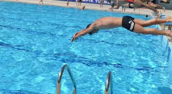 Göz Doktoru Dr. Öğr. Üyesi Sezer Hacıağaoğlu: Deniz ve havuza lenslerle gitmek enfeksiyon sebebi