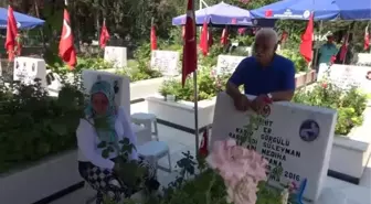 Fırat Kalkanı Harekatı şehidinin annesi: 'Ev bana bir cehennem çukuru oldu, hiç eve gitmeyeyim diyorum'