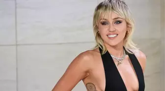 Miley Cyrus, ilk cinsel deneyimini hemcinsleriyle yaşadığını itiraf etti