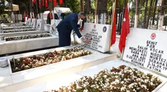 Son dakika gündem: Mersin şehitliğinde hüzünlü bayramlaşma