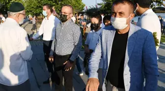 AK Parti Grup Başkanvekili Turan, bayram namazını Lapseki'de kıldı Açıklaması