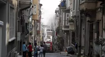 Son dakika haber... BEYOĞLU'NDA, ATIK KAĞIT DEPOSU OLARAK KULLANILAN BİNADA YANGIN