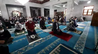 Kars'ta Bayram namazında camiler doldu