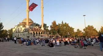 Malatya'da bayram namazında camiler doldu