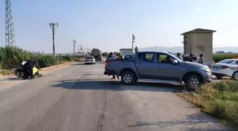 Tescilsiz motosiklet kamyonete çarptı: 1'i ağır 2 yaralı