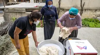 Yufkalarını artık hamur yoğurma makinesinden elde ettikleri hamurla yapıyorlar