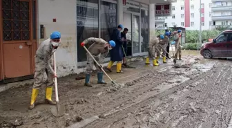 Son dakika haber: Arhavi'de yaşanan sel afetinin ardından temizlik çalışmaları devam ediyor